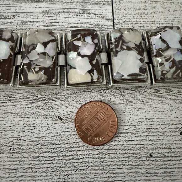 Vintage Wide Chunky Silver Tone Confetti Lucite Link Bracelet Collector’s Item - Picture 6 of 7